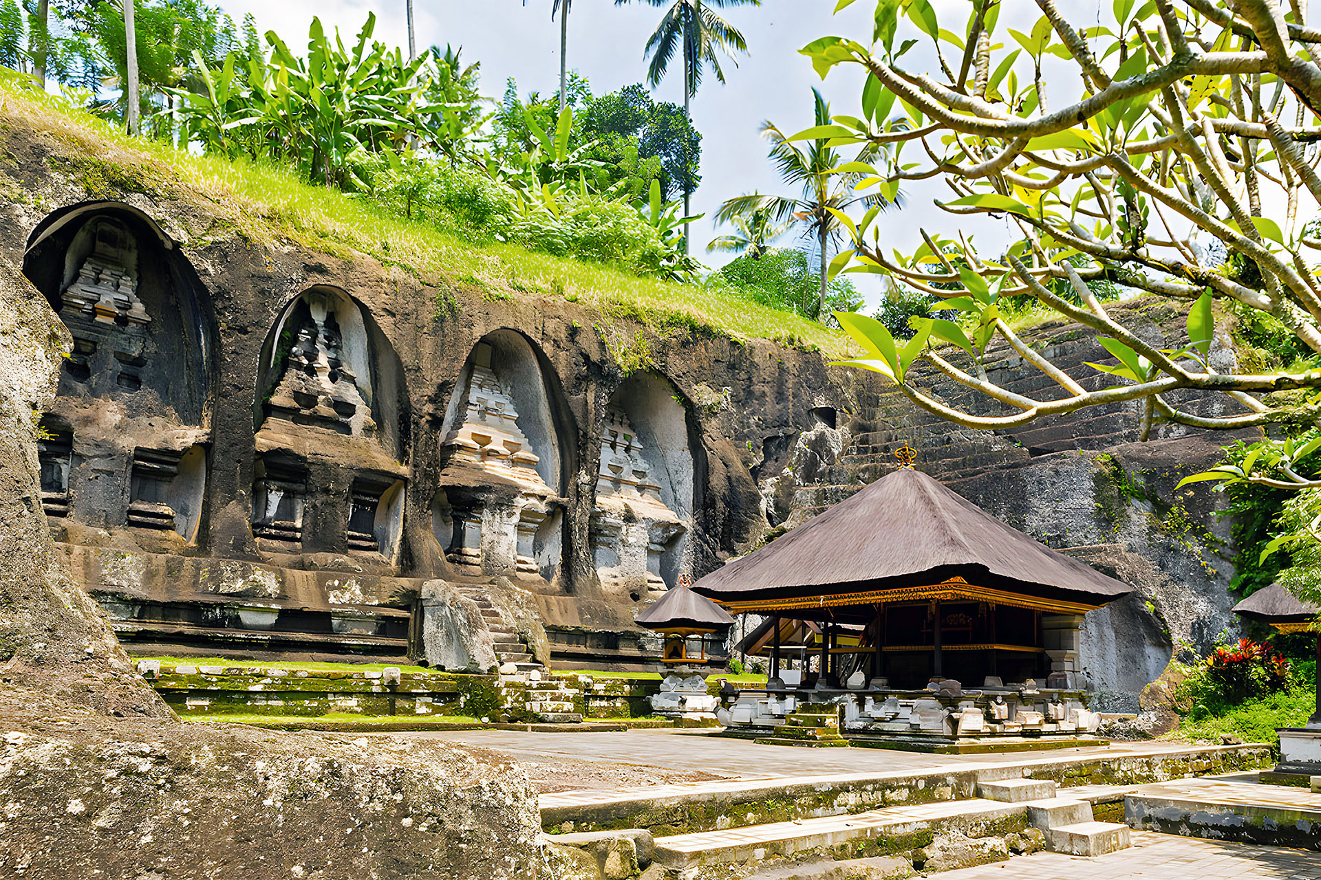 Menjelajahi Lembah Para Raja di Bali